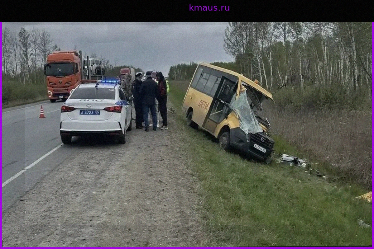 Ребенок погиб в ДТП со школьным автобусом в Омской области, есть пострадавшие