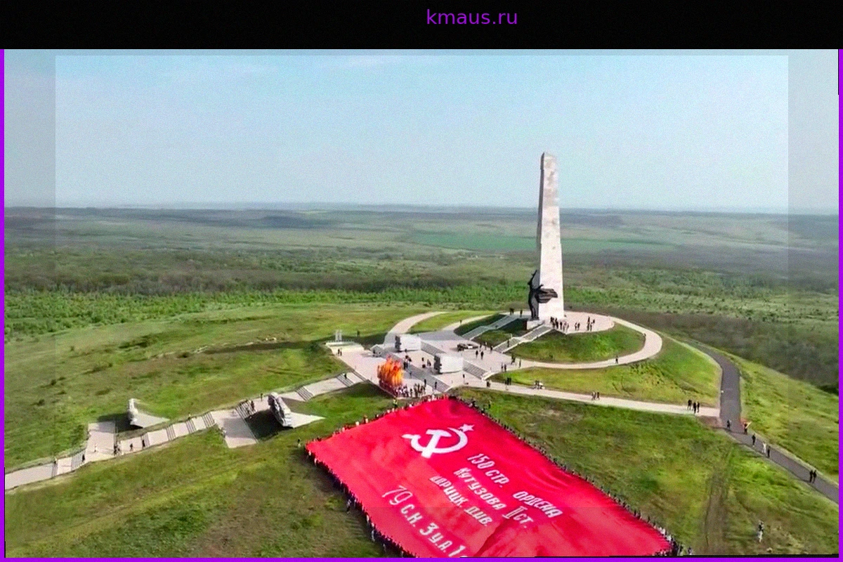 Самое большое Знамя Победы в мире развернули на «Саур-Могиле» в ДНР